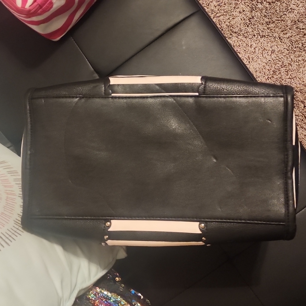 Betsey Johnson - Picture 5 of 5